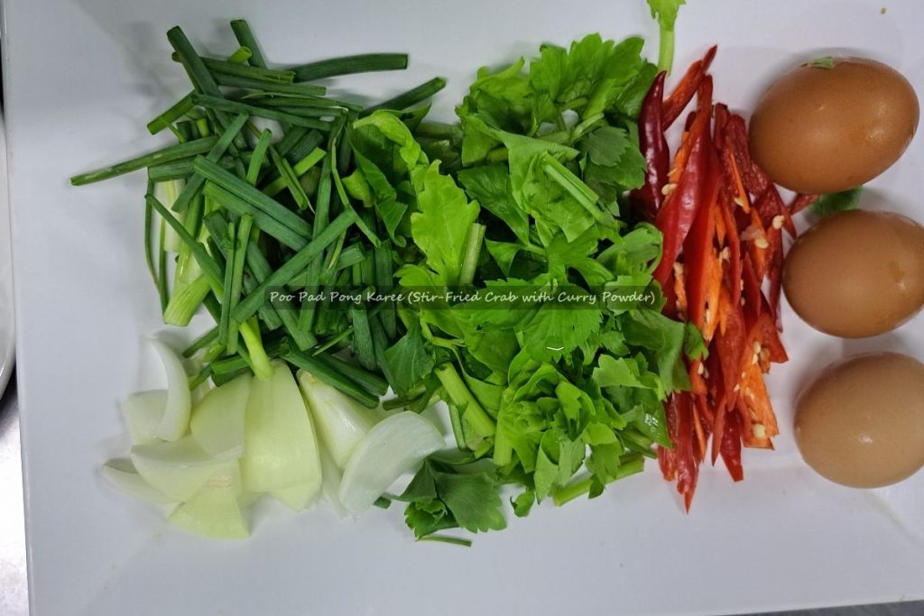 Poo Pad Pong Karee (Stir-Fried Crab with Curry Powder)