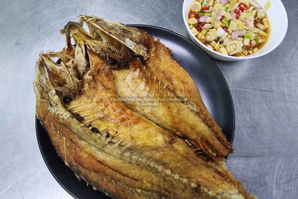 Pla Kra Pong Tod Samun Prai (Herb-Fried Sea Bass)