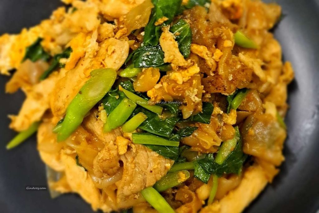 Thai Stir-Fried Noodles (1) Thai Stir-Fried Noodles